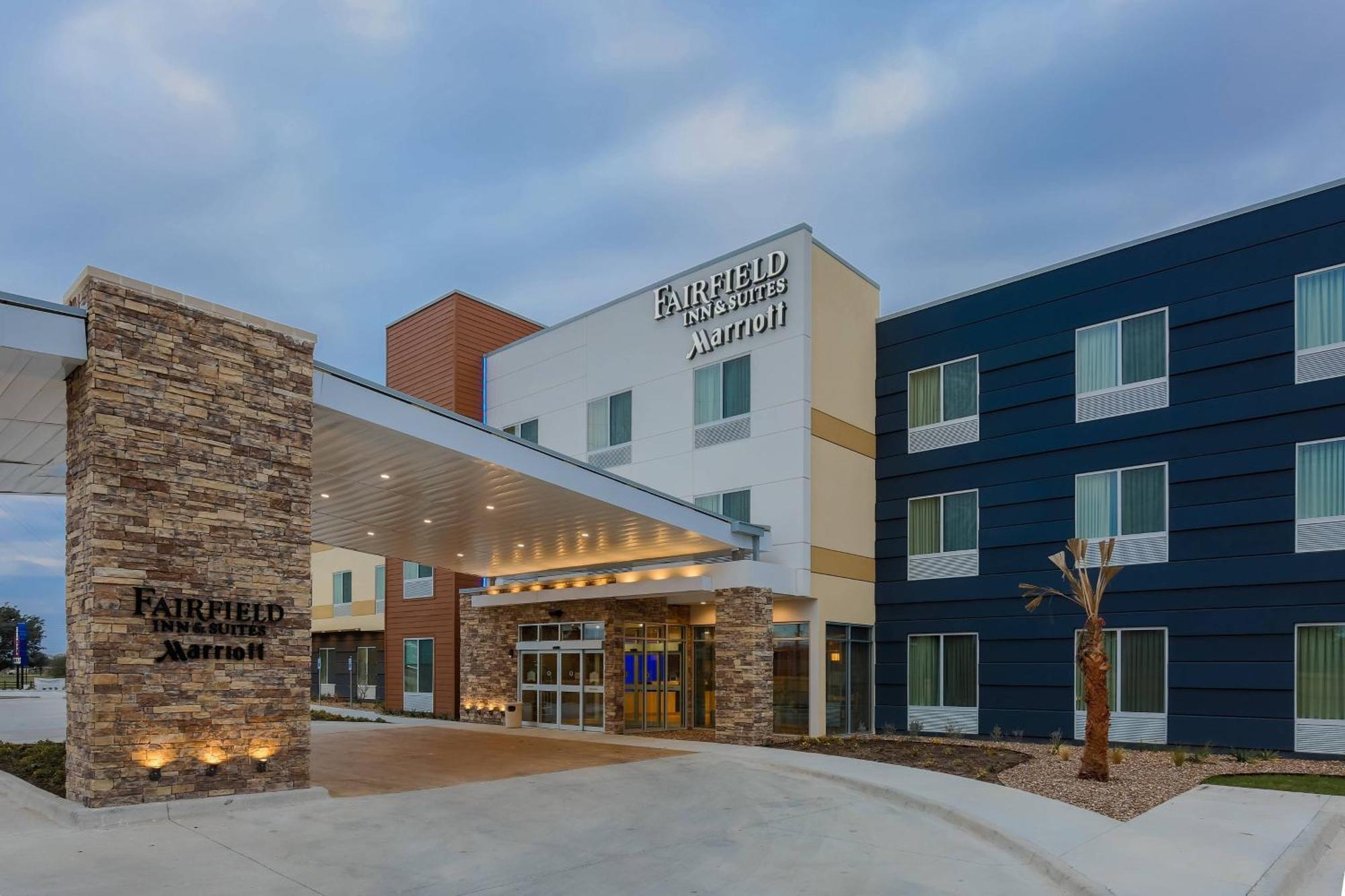 Fairfield Inn & Suites By Marriott Cuero Bagian luar foto