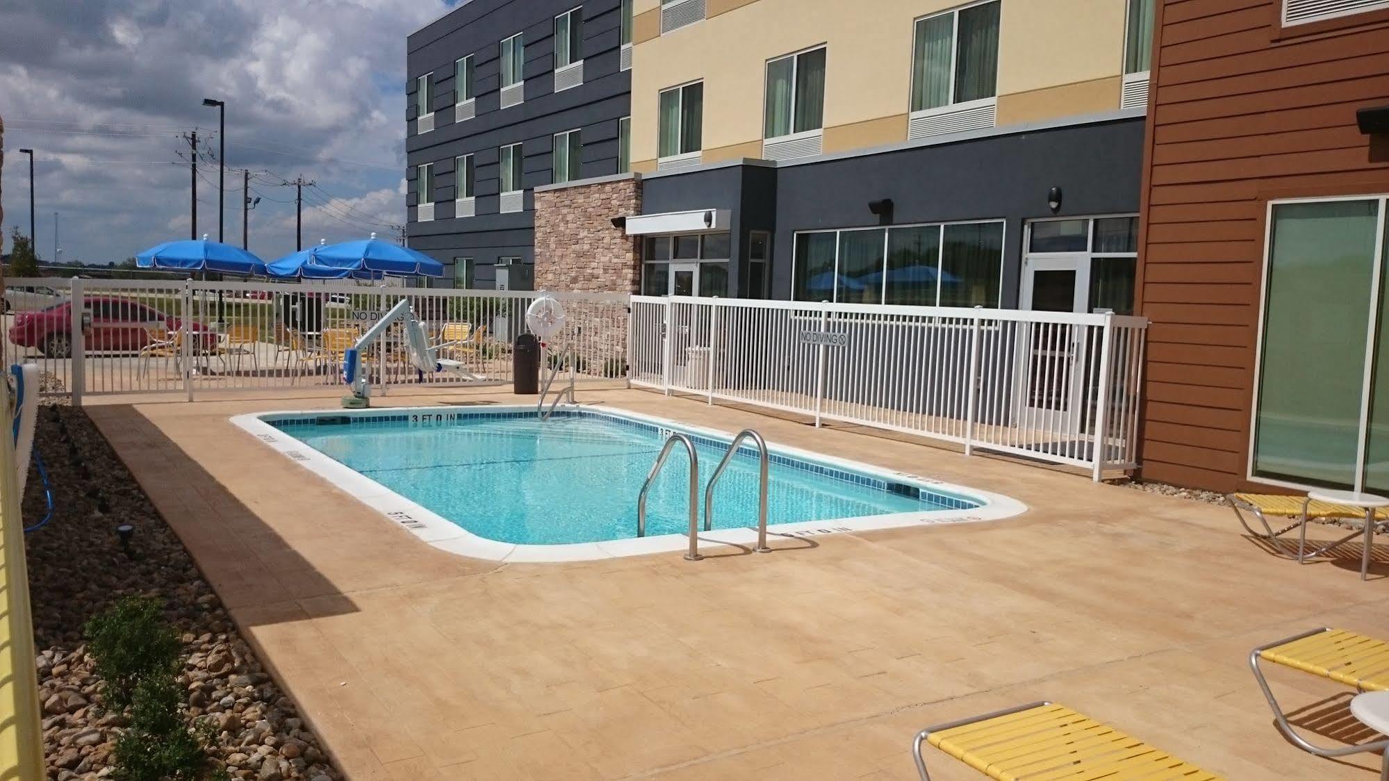 Fairfield Inn & Suites By Marriott Cuero Bagian luar foto